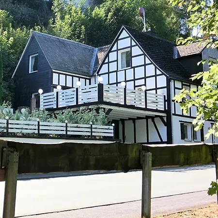 In Sauerland Nahe Winterberg Skifahren *