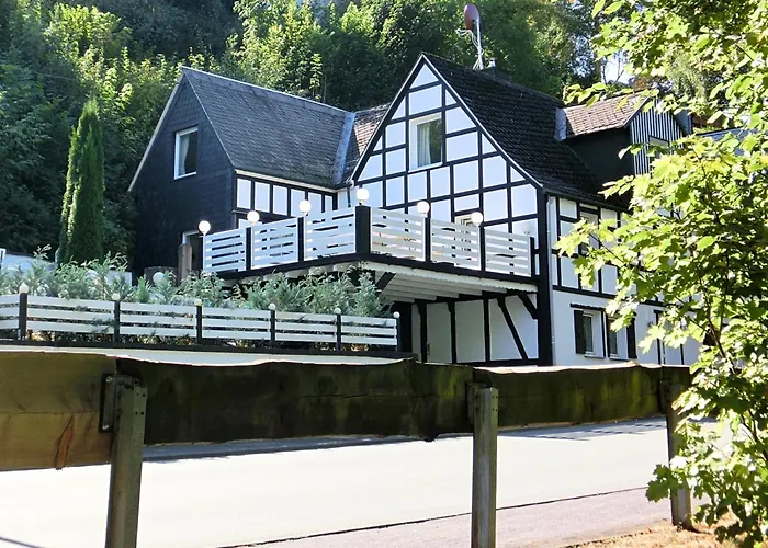 In Sauerland Nahe Winterberg Skifahren *